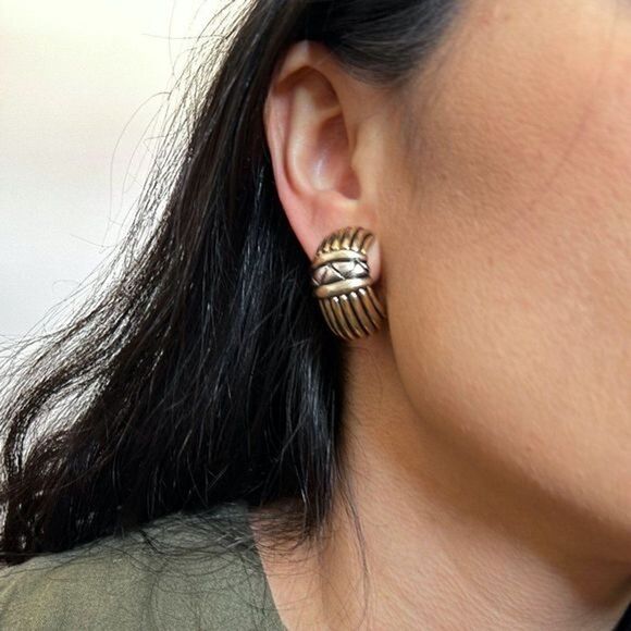 Vtg 80s clip on statement earrings two‎ tone costume fashion huggie half moon - Picture 3 of 7